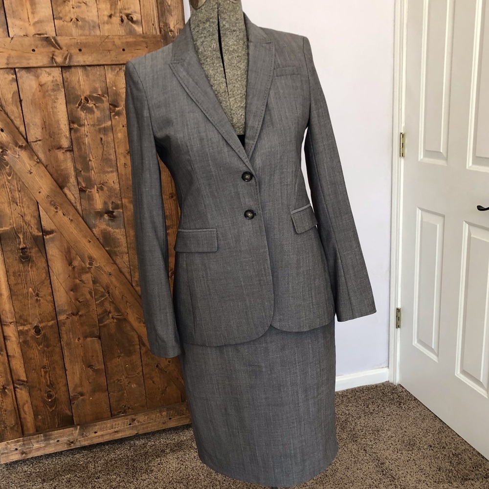 Banana republic gray skirt suit